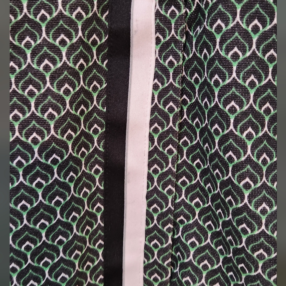 Women's Talbots Green, Black And White Design Skort, Size Large - Picture 9 of 9